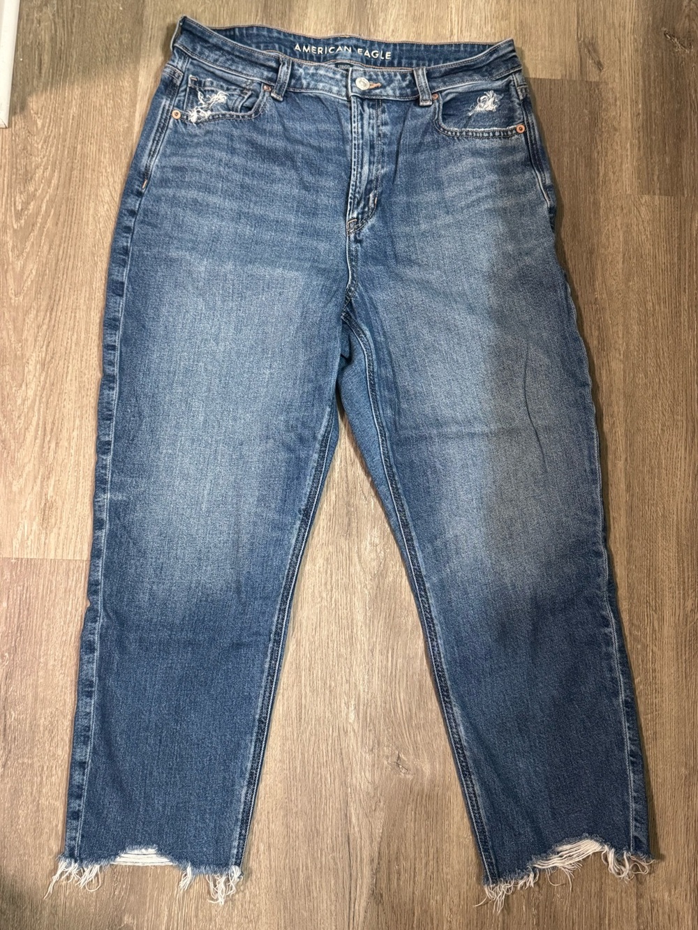 American Eagle Strigid Mom Jeans size 10 X-Shorts
